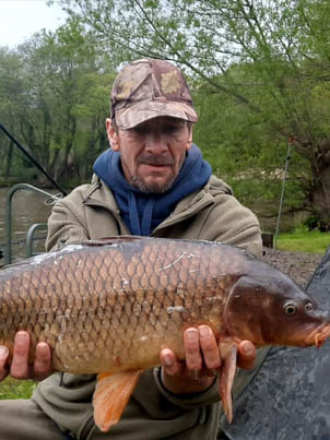 Catch fish at Lonsdale Park