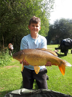 Catch fish at Lonsdale Park
